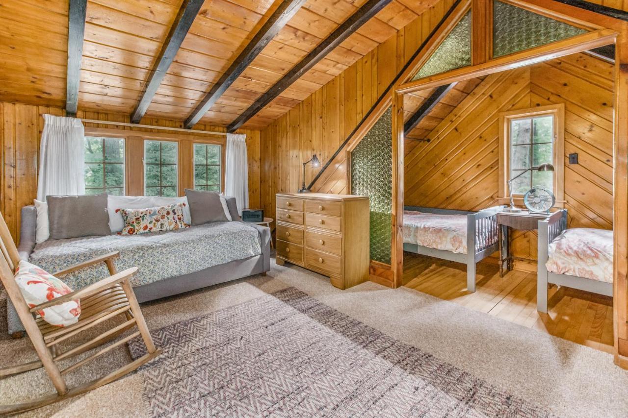 Hillside Cottage Michiana Екстериор снимка